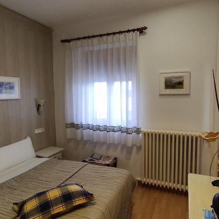 Hostal Escartin Sabinanigo Luaran gambar