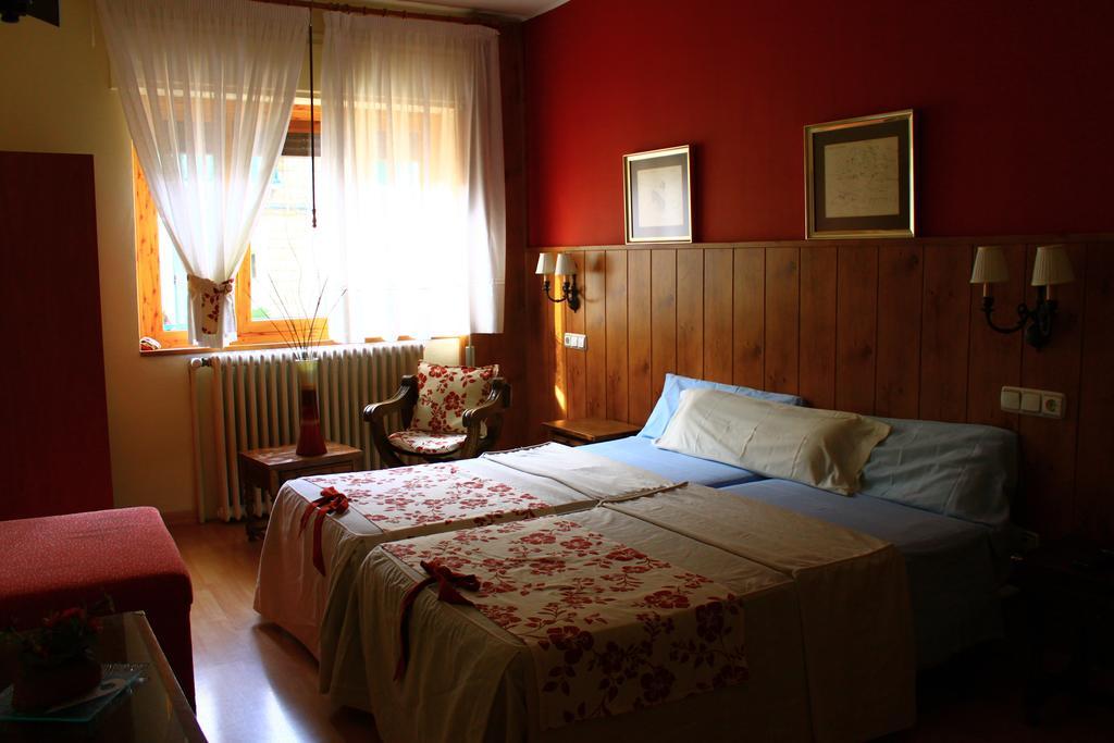 Hostal Escartin Sabinanigo Bilik gambar
