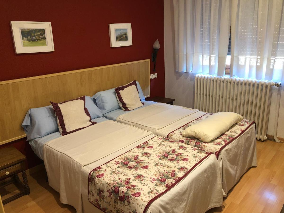 Hostal Escartin Sabinanigo Luaran gambar