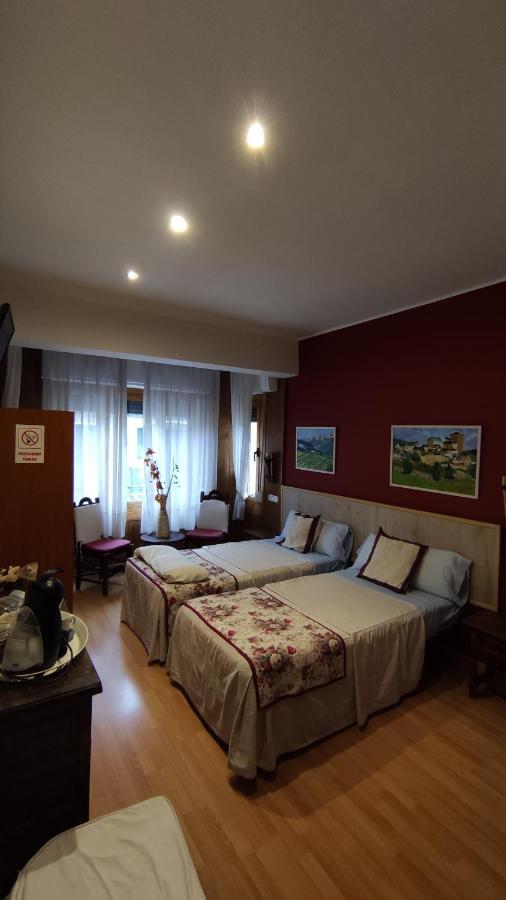 Hostal Escartin Sabinanigo Luaran gambar