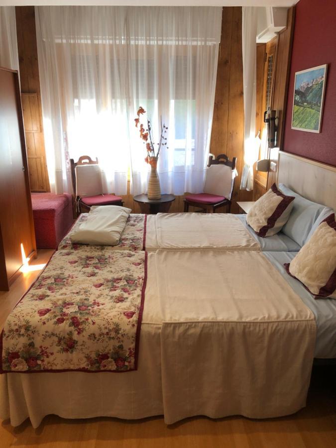 Hostal Escartin Sabinanigo Luaran gambar
