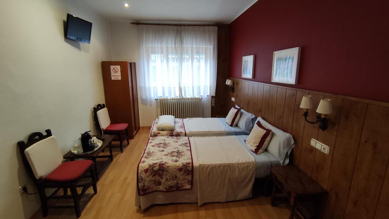 Hostal Escartin Sabinanigo Luaran gambar