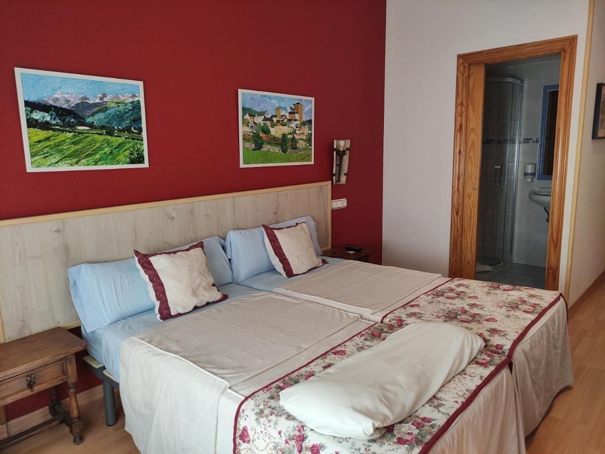 Hostal Escartin Sabinanigo Luaran gambar