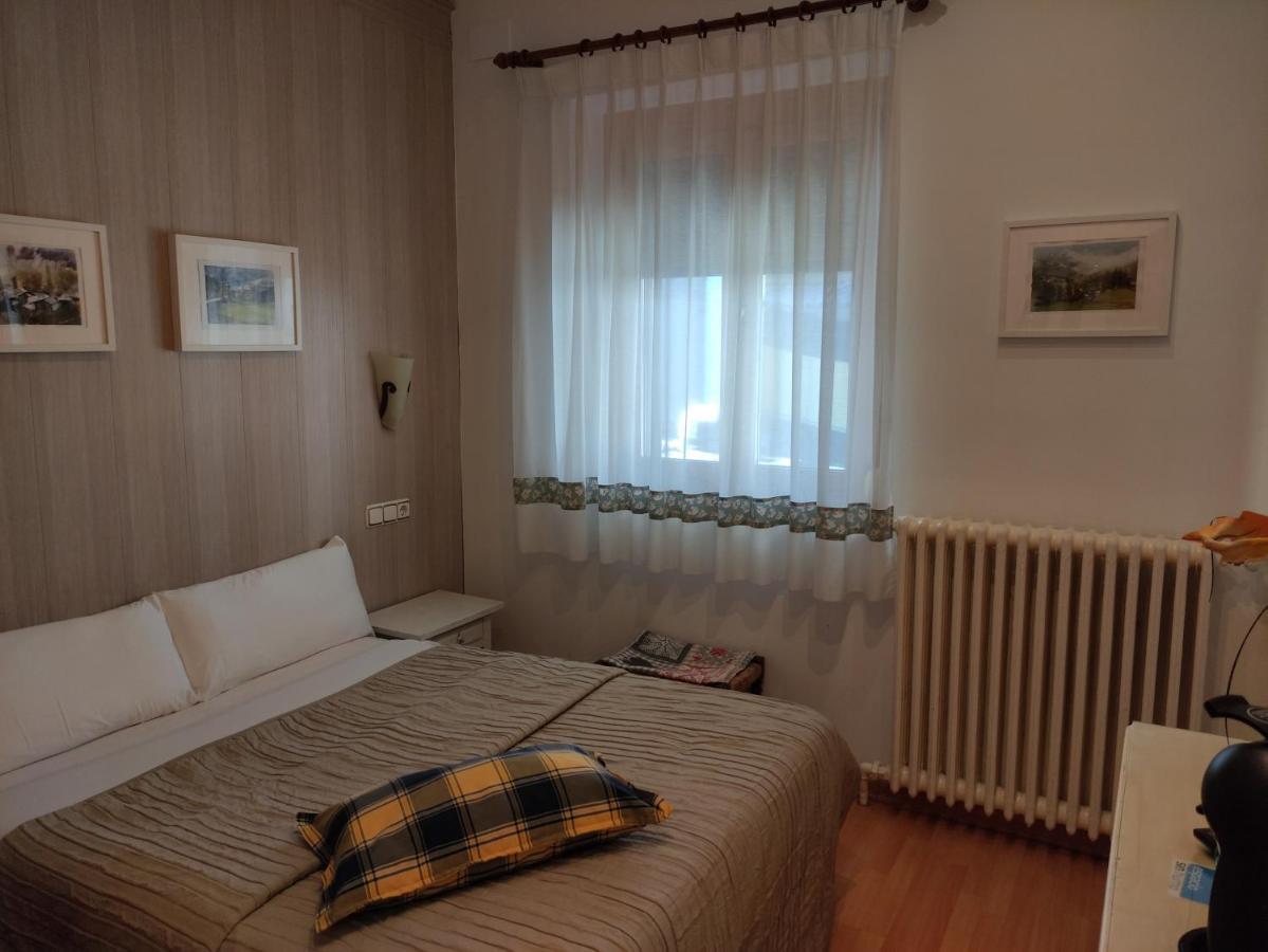 Hostal Escartin Sabinanigo Luaran gambar